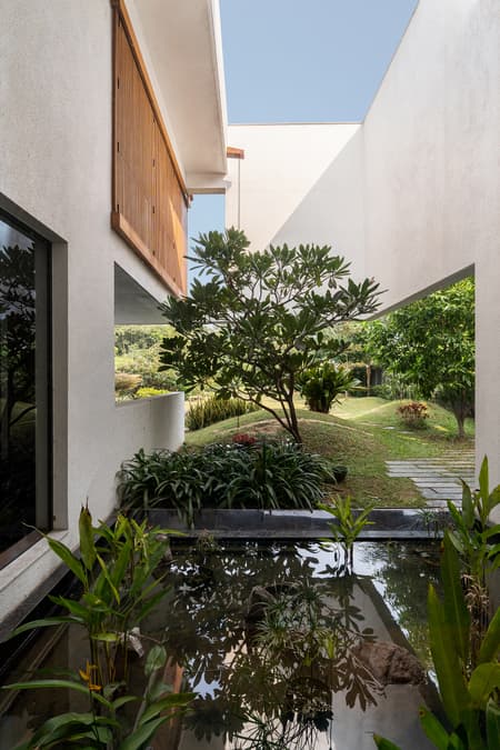 Cantilever Residence