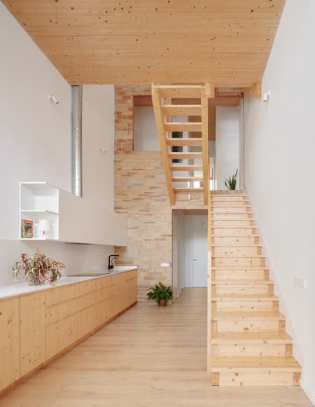 115ARI Single-Family Home Between Party Walls in Sabadell