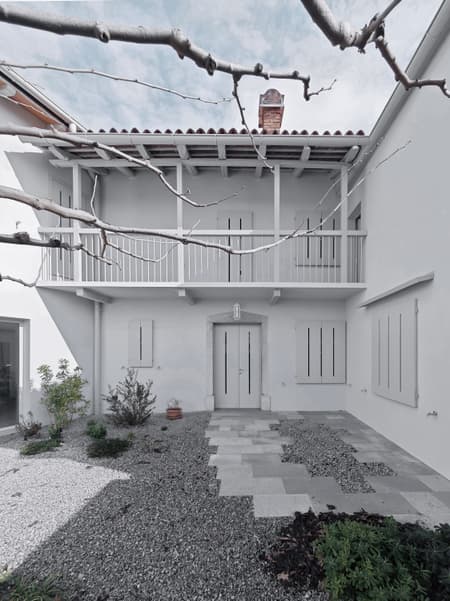 The Avber House