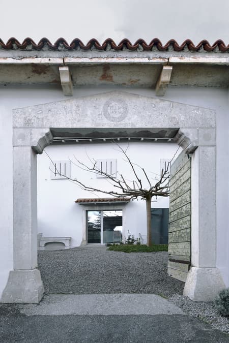The Avber House