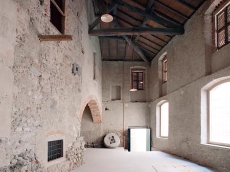 THE OLD WINE PRESS