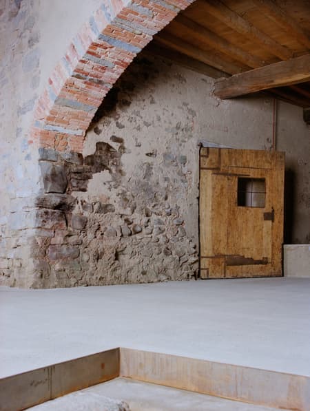 THE OLD WINE PRESS