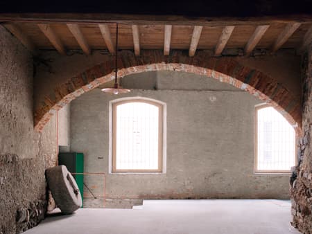 THE OLD WINE PRESS