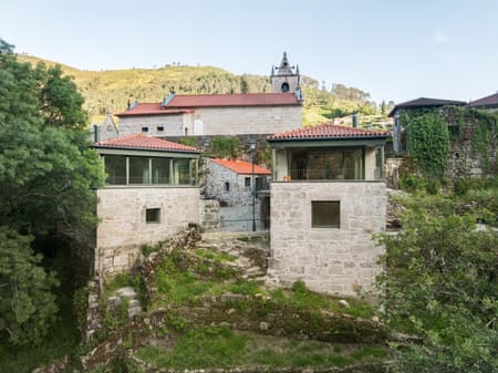 The Sister Houses