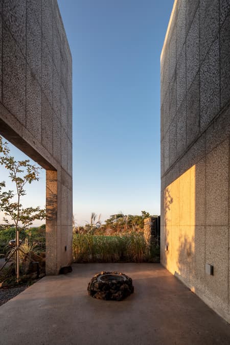 Jeju Wollyeong CAVE Villa