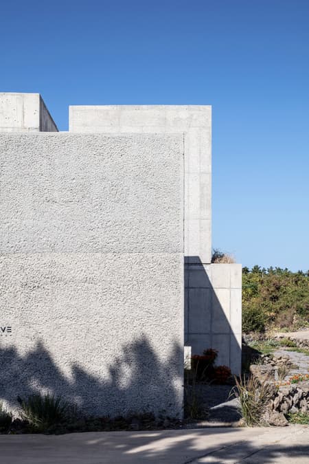 Jeju Wollyeong CAVE Villa