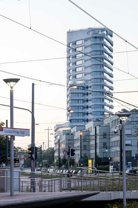 ZIPPER RKM 740 Tower