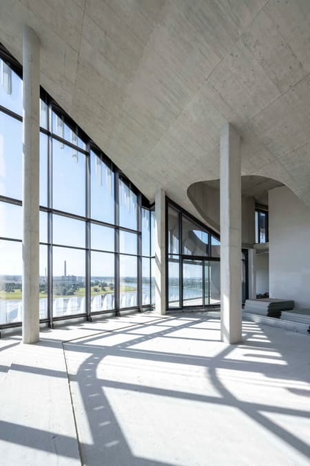 ZIPPER RKM 740 Tower