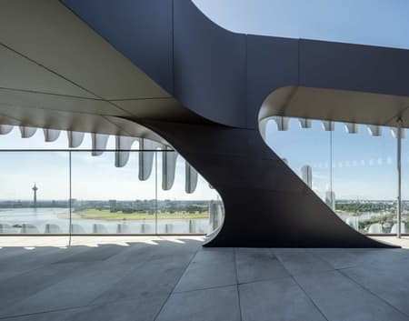 ZIPPER RKM 740 Tower