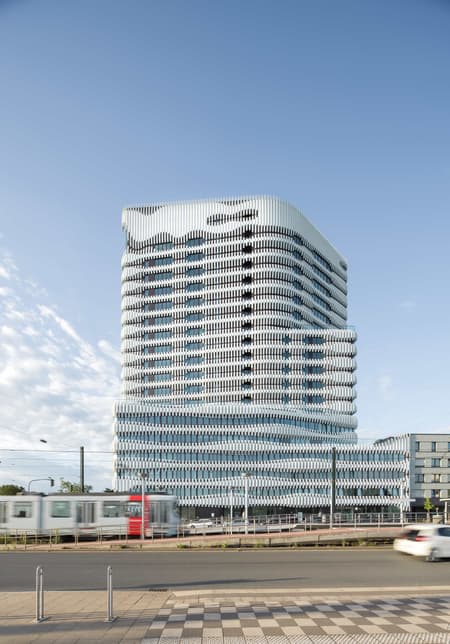 ZIPPER RKM 740 Tower