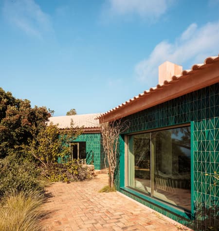 House Azóia AIP