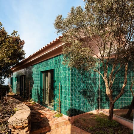 House Azóia AIP