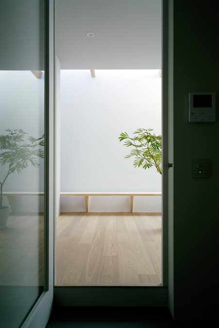 Garage House in Toyonaka