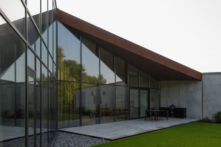 Lekeciu House