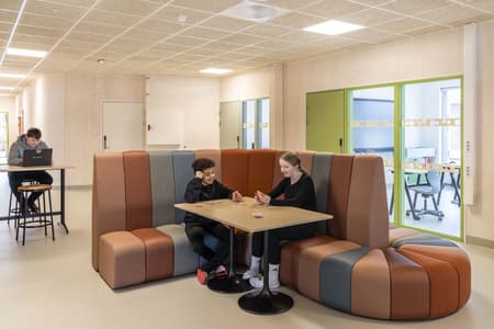 Flakstad School