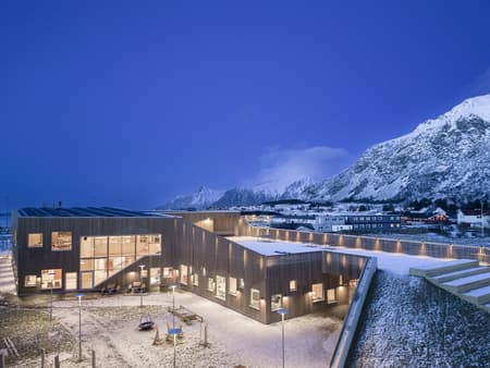 Flakstad School
