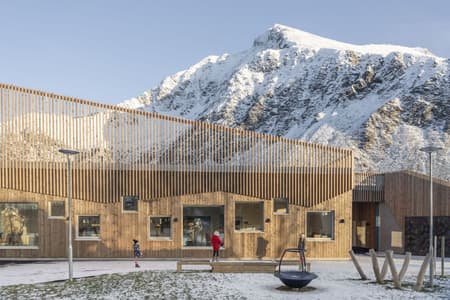 Flakstad School