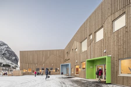 Flakstad School
