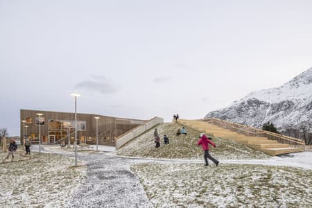 Flakstad School