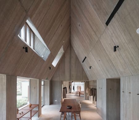 Jisifang Boutique & Woven Moonlight 