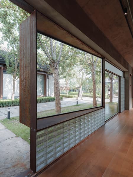 Jisifang Boutique & Woven Moonlight 