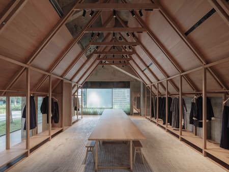 Jisifang Boutique & Woven Moonlight 