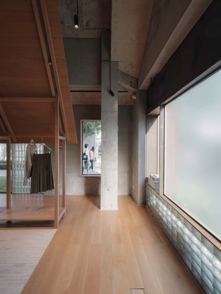 Jisifang Boutique & Woven Moonlight 