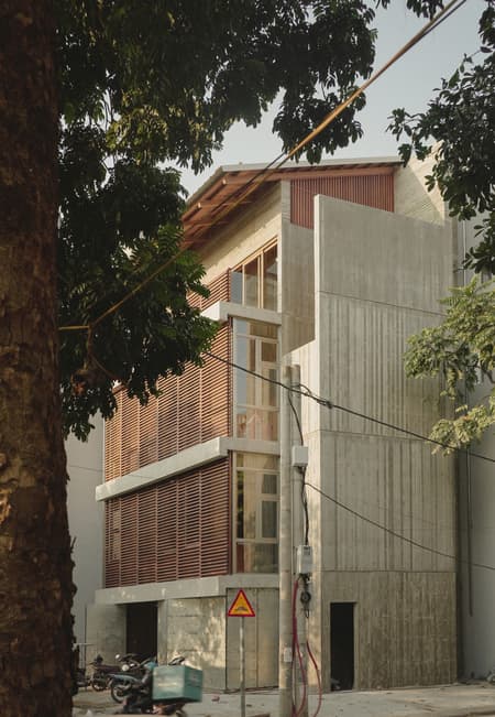 Vertical Tube House - Kam and Ly House