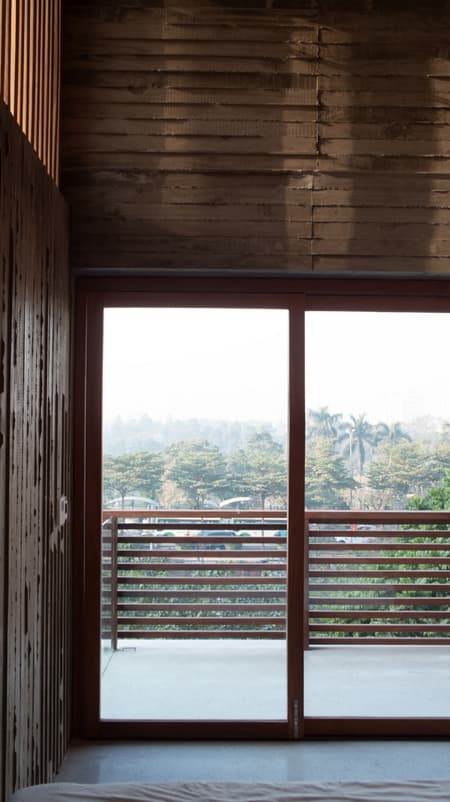 Vertical Tube House - Kam and Ly House