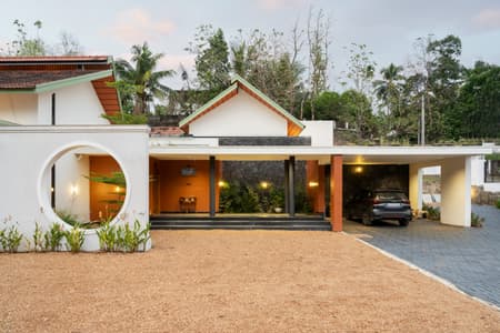 DVE: A Courtyard Home Shaped by Water and Light in Kerala