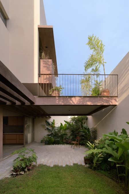 Paseo House of Cantera