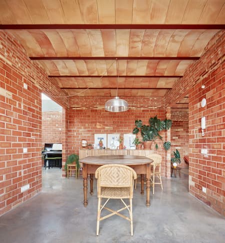 GJ House