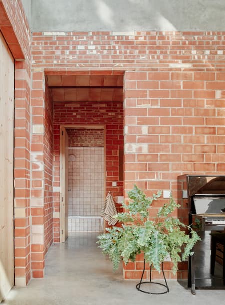 GJ House
