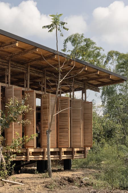 https://www.archdaily.com/1031042/la-panificadora-centro-desarrollo-y-de-produccion-rural-natura-futura