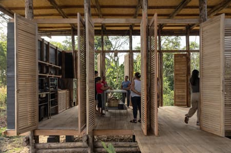https://www.archdaily.com/1031042/la-panificadora-centro-desarrollo-y-de-produccion-rural-natura-futura