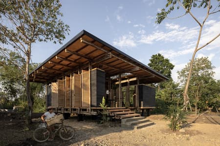 https://www.archdaily.com/1031042/la-panificadora-centro-desarrollo-y-de-produccion-rural-natura-futura