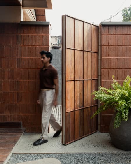 TINY HOUSE
