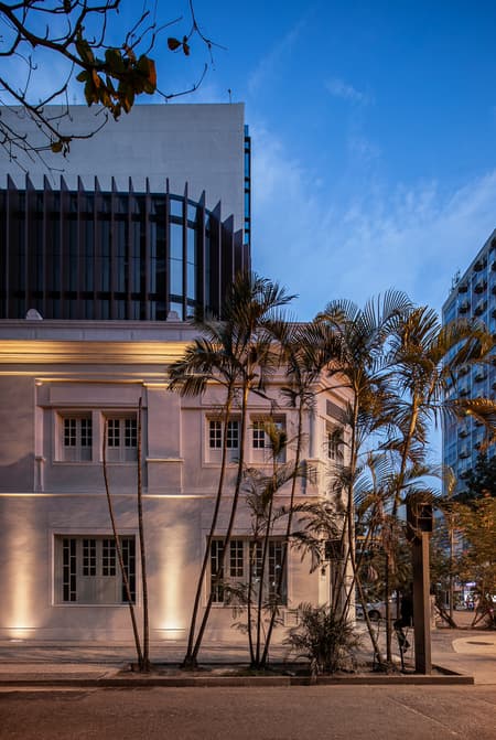 Guilhermina Commercial Building