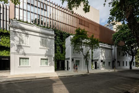 Guilhermina Commercial Building